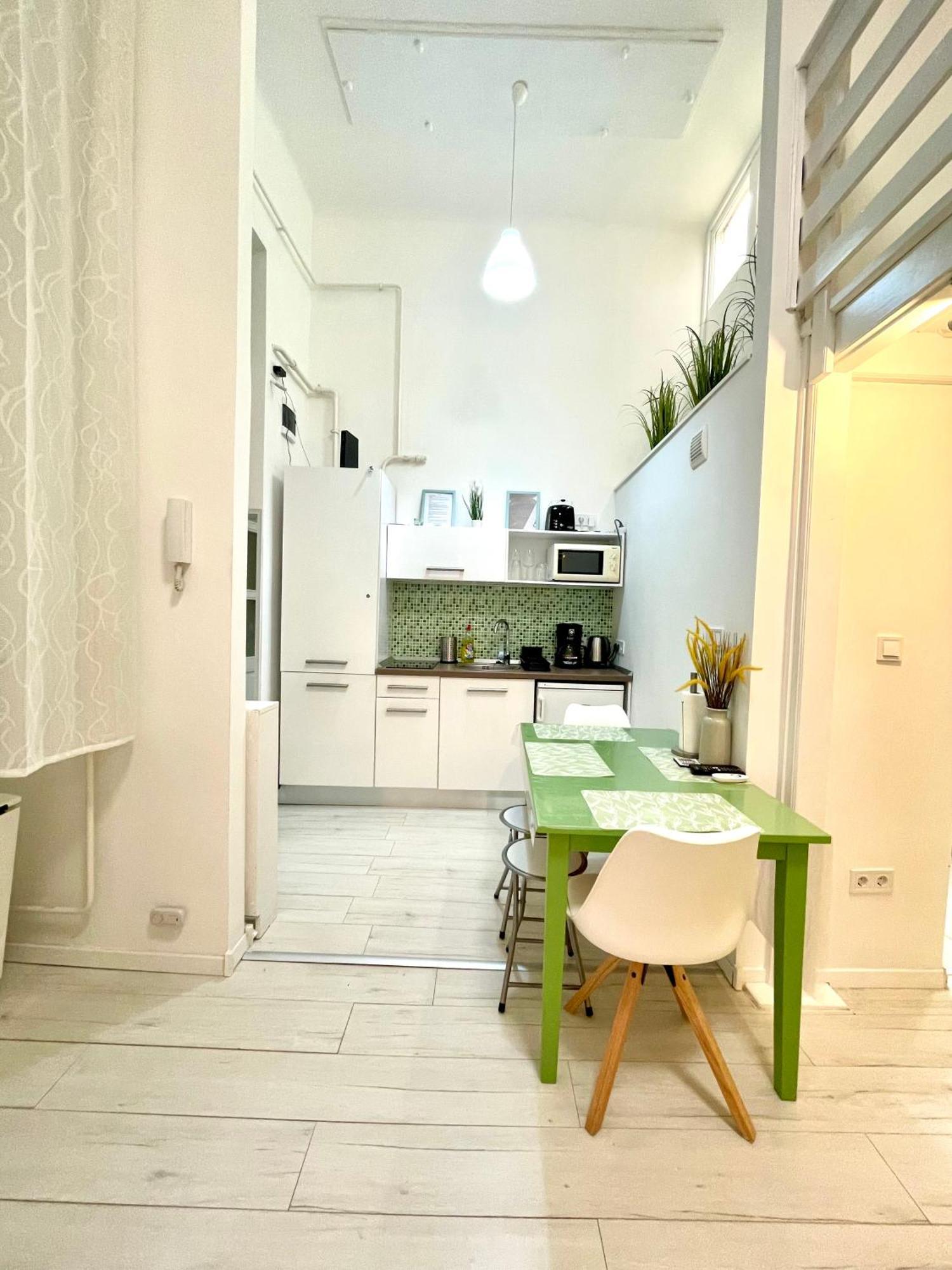 Teresian Apartment Near The Andrassy Street Free Air Conditioner Free Coffee 布达佩斯 外观 照片