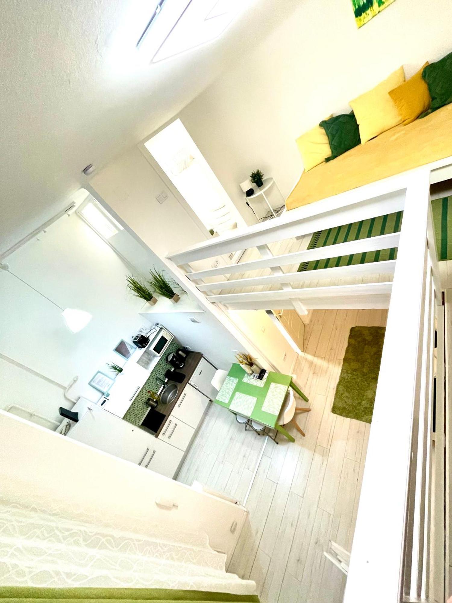 Teresian Apartment Near The Andrassy Street Free Air Conditioner Free Coffee 布达佩斯 外观 照片
