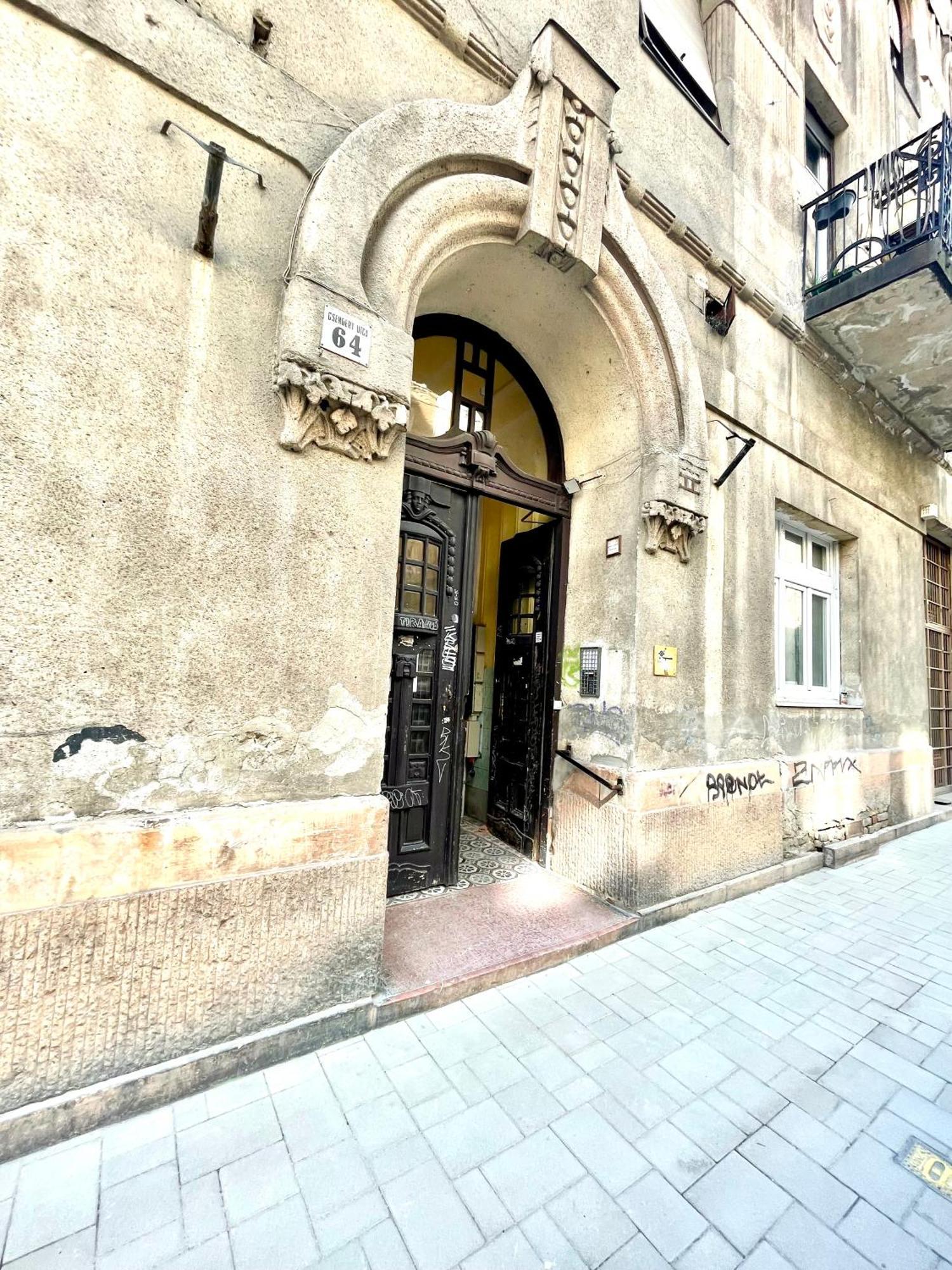 Teresian Apartment Near The Andrassy Street Free Air Conditioner Free Coffee 布达佩斯 外观 照片