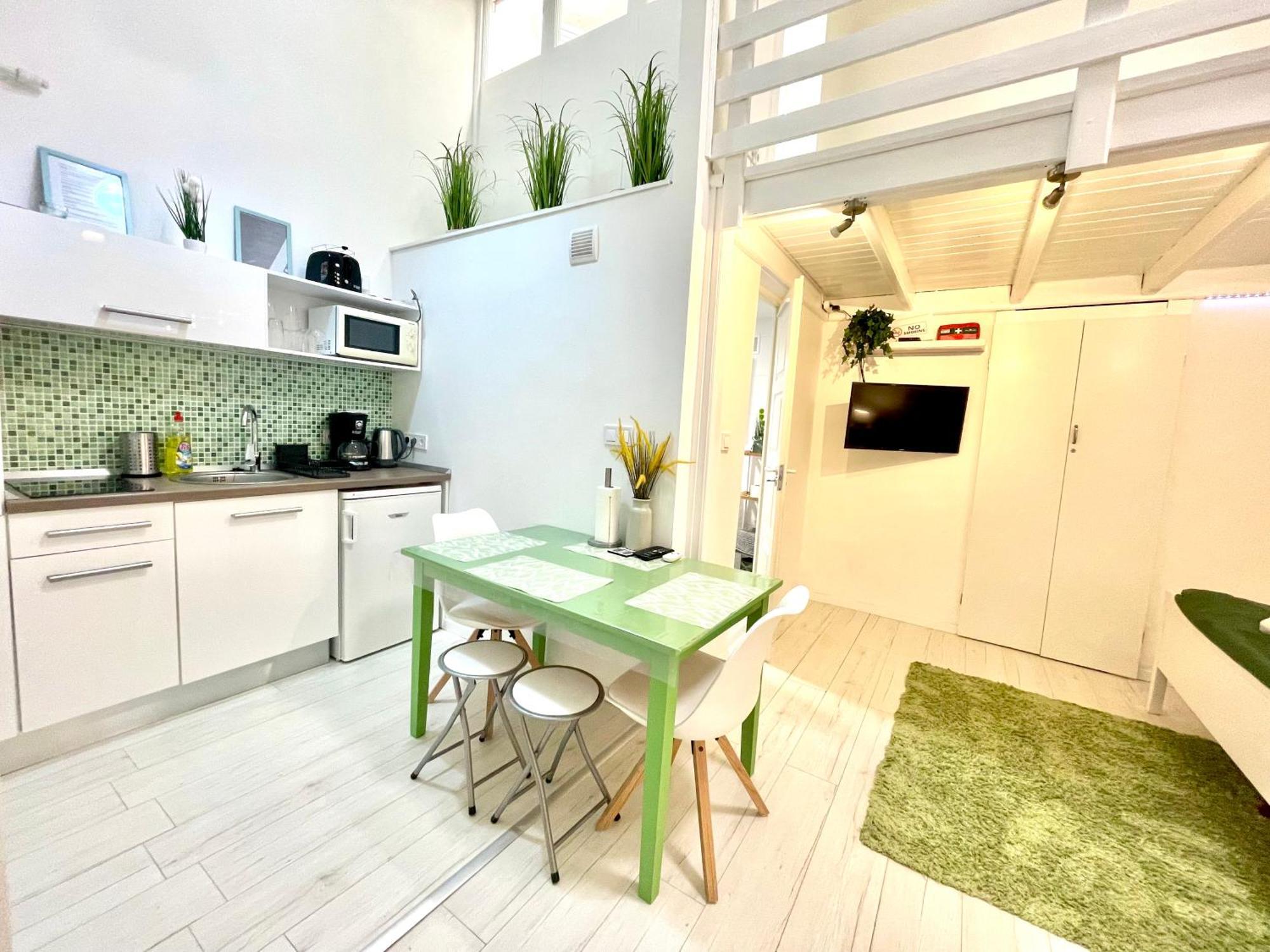Teresian Apartment Near The Andrassy Street Free Air Conditioner Free Coffee 布达佩斯 外观 照片