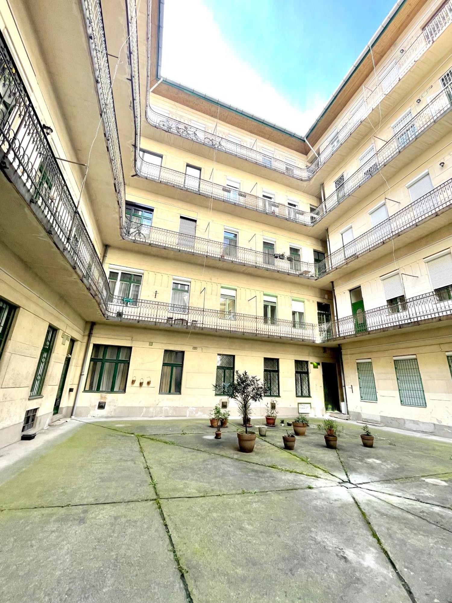 Teresian Apartment Near The Andrassy Street Free Air Conditioner Free Coffee 布达佩斯 外观 照片